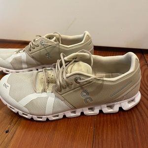 On Cloud White/Tan Women’s 7.5